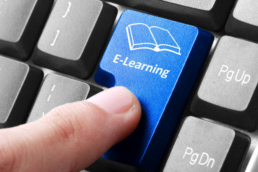 e-learning button